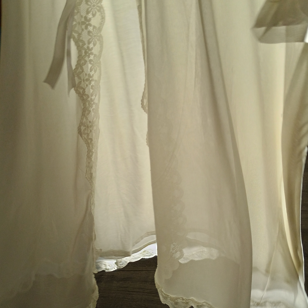 Like new, vintage style, white, double layer nightie, womens intimates, fairy - Picture 12 of 16